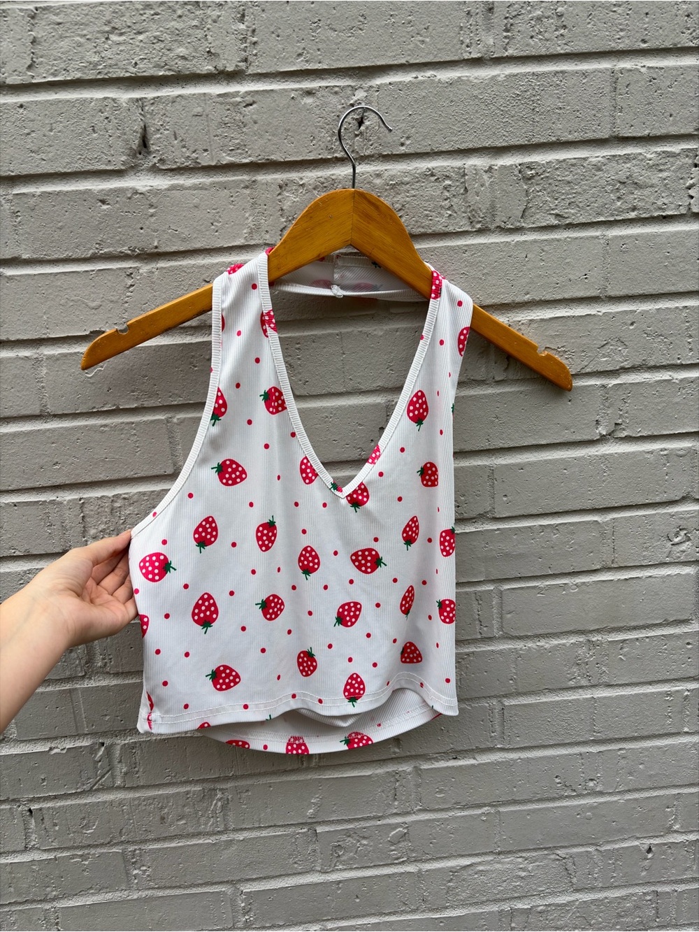 Women's Shein White Strawberry Print V-Neck Crop Tank Top